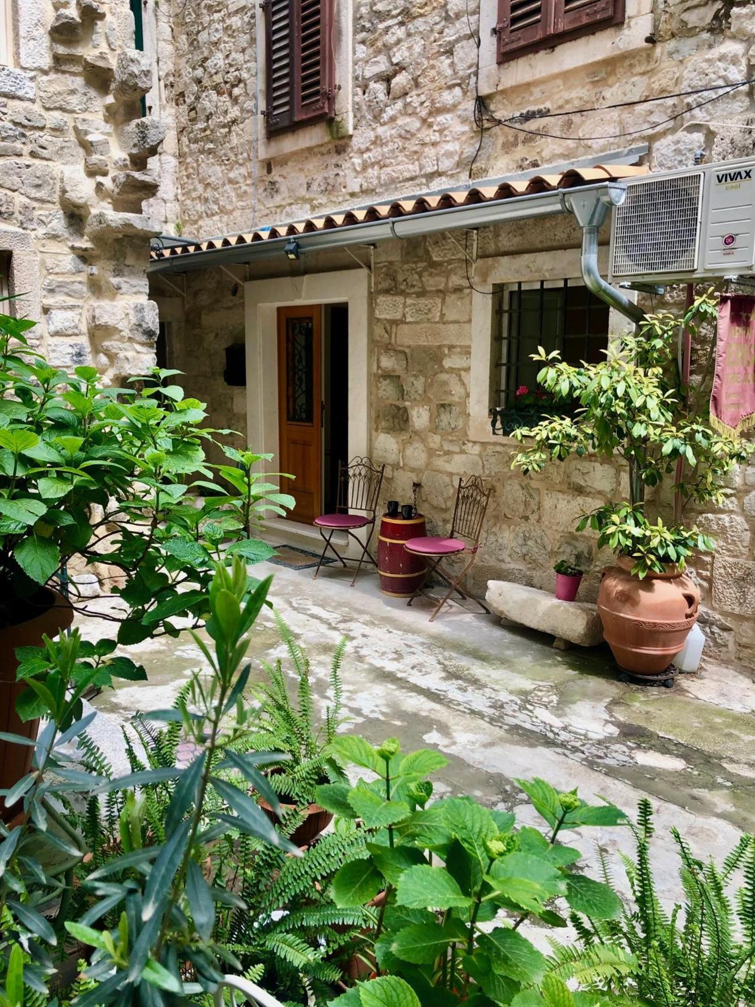 Apartment Venus Of The Palace - New Renovated Split Exteriör bild